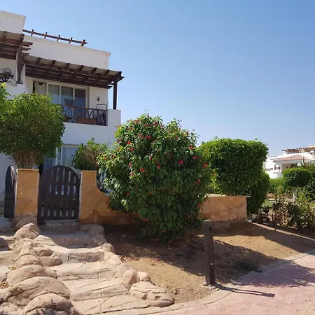 Studio In Luxurious Compound Next To Main Road Apartment